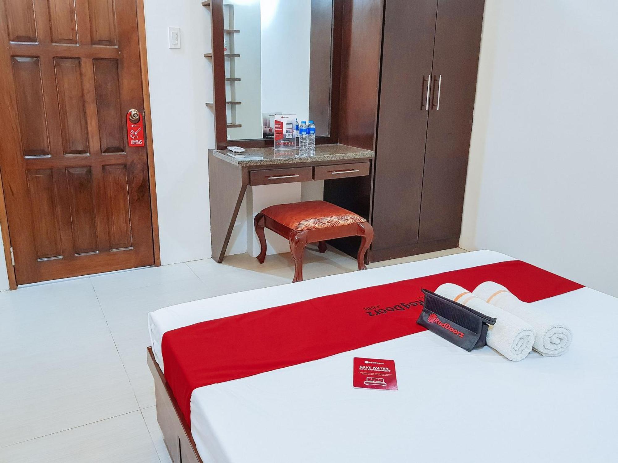 Hotel Reddoorz @ Caimito Drive Dampas Tagbilaran Exterior foto